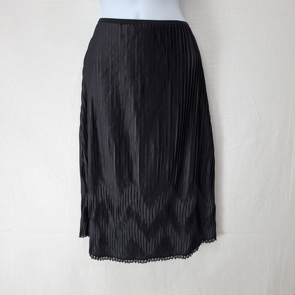 Vintage 80s Maidenform S Pleats II Black Lace‎ Trim Nylon Half Slip Pleated